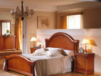 Кровать Adriana с деревянным изголовьем