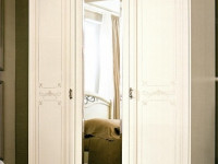 Шкаф 3-х дверный с зеркалом Afrodita